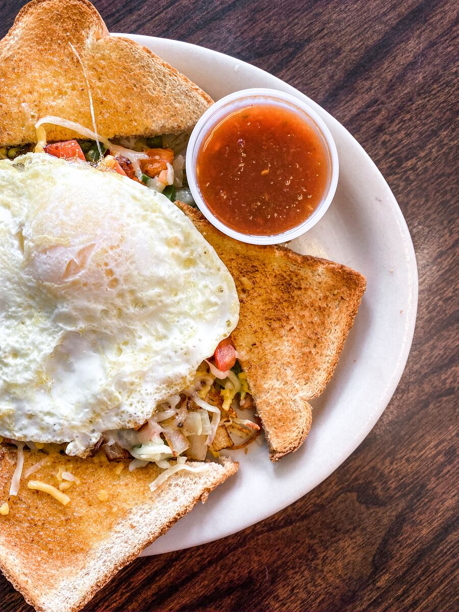 Eggs, hash browns and toast with salsa